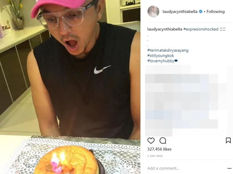 Bella beri kue sederhana ini untuk Emran ©laudyacynthiabella