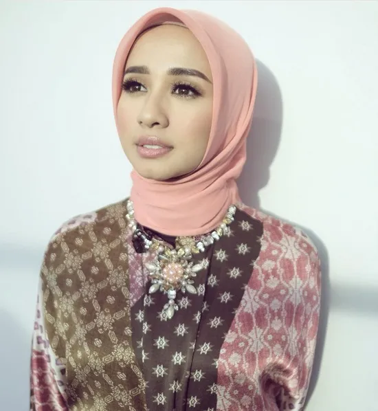 Bella sempat tampil di salah satu acara tv di Malaysia. /©instagram.com/andychunmakeup