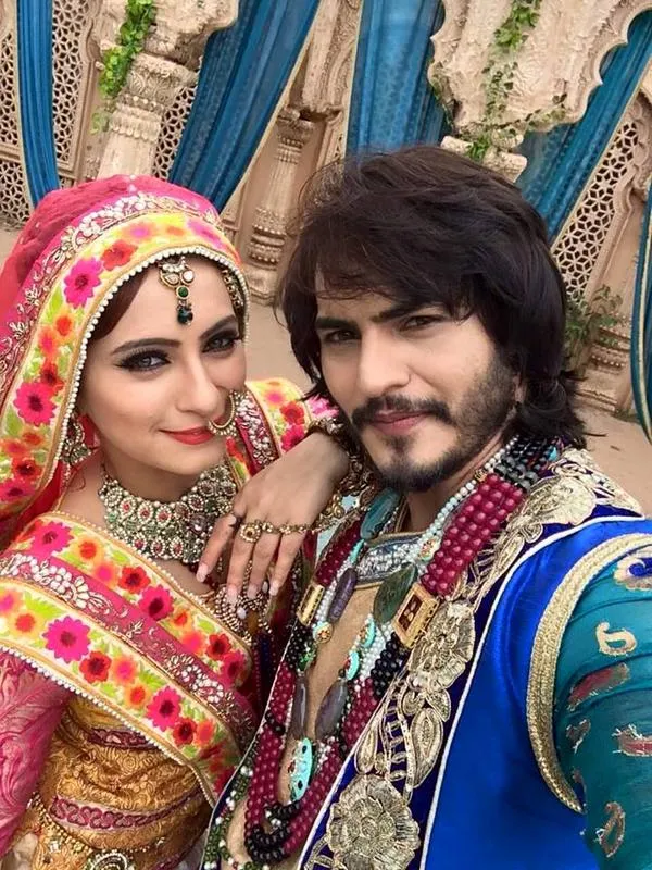 Ini dia selfie kedekatan Lavina dan Ravi, cocok kan? @twitter.com/LavinaTandon