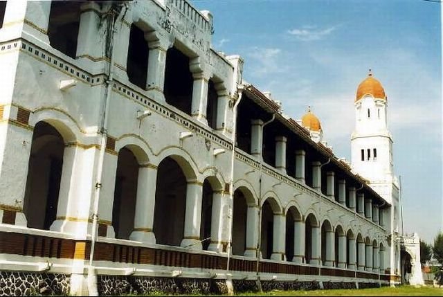 8600 Hantu Lawang Sewu Terbaik