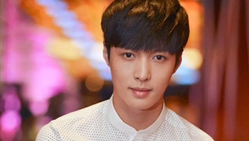 Lay angkat bicara soal Kris, Luhan, dan Tao. ©allkpop.com