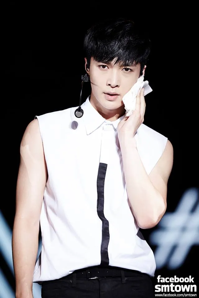 Lay EXO pingsan saat syuting dan segera dilarikan ke rumah sakit. ©Facebook/SM Town