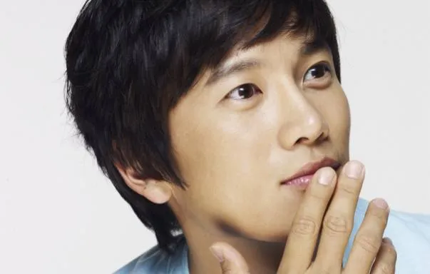 Ji Sung tak ingin merepotkan sang manajer karena akhir pekan. ©ohkpop.com