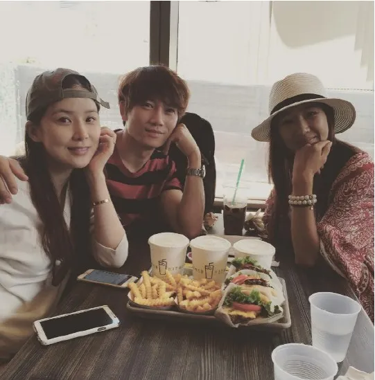 Penampilan perdana Lee Bo Young pasca melahirkan, makin cantik dan muda abis. ©soompi.com