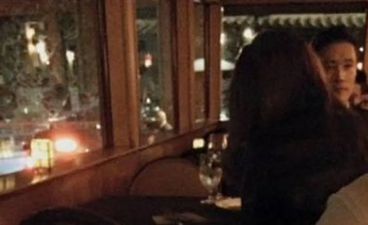 Lee Byung heon dan Lee Min Jung di restoran LA via allkpop