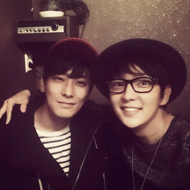 Joo Ji Hoon dan Lee Jun Ki saat selfie bareng, adu ganteng nih. ©Instagram/actor_jg