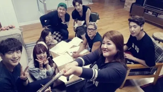 Para bintang Roommate Season 2 saat menikmati waktu bersama @allkpop.com