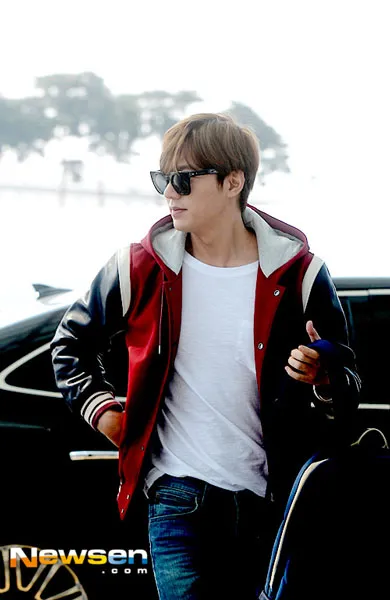 Fashion airport Lee Min Ho terlihat simple namun tetap hits banget. ©newsen.