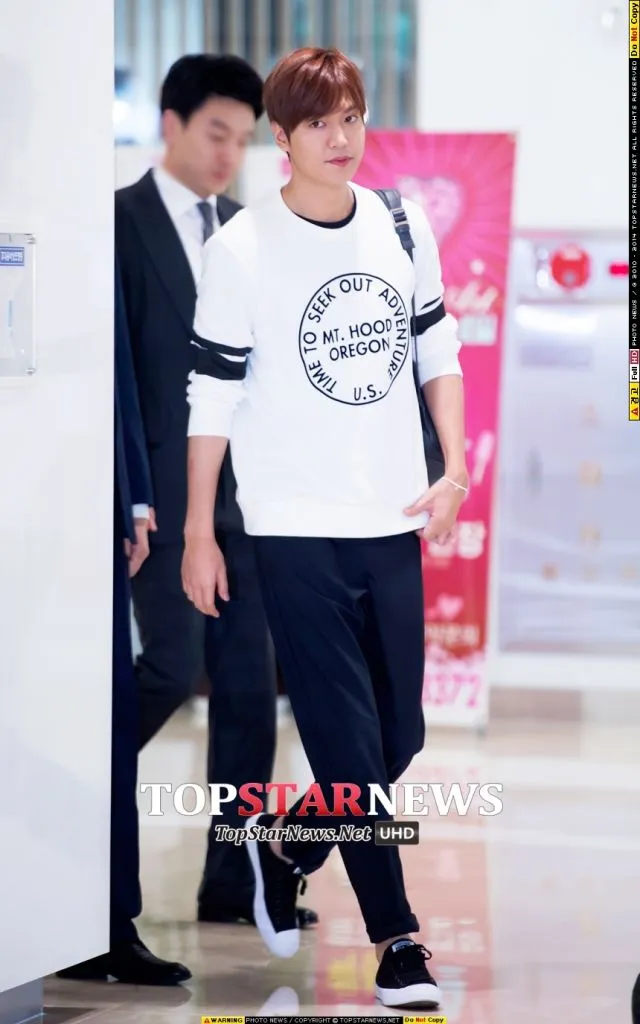 Lee Min Ho yang ganteng banget meski dengan fashion casual. ©topstarnews.net