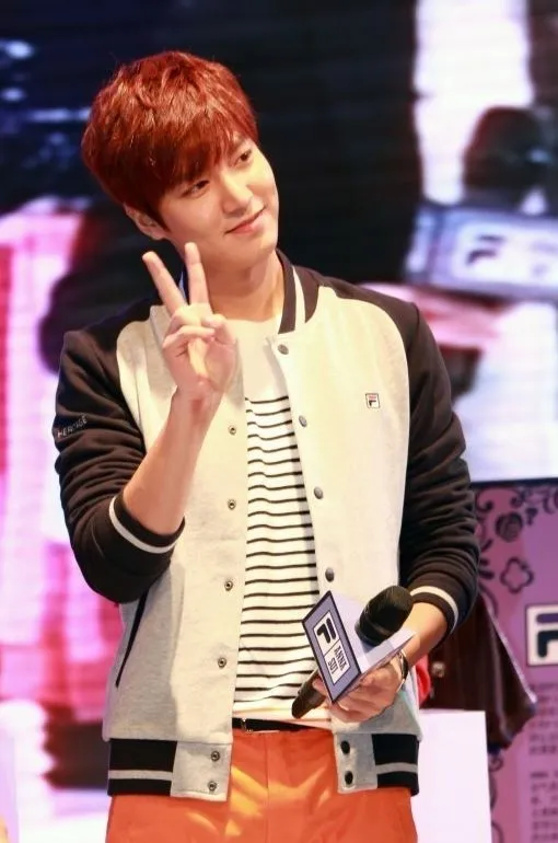 Lee mIn Ho saat menghadiri fashion show di China @kdramastars.com