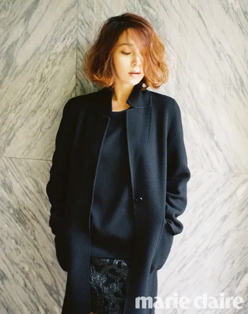 Lee Min Jung dalam pemotretan terbaru Marie Claire. ©soompi.com