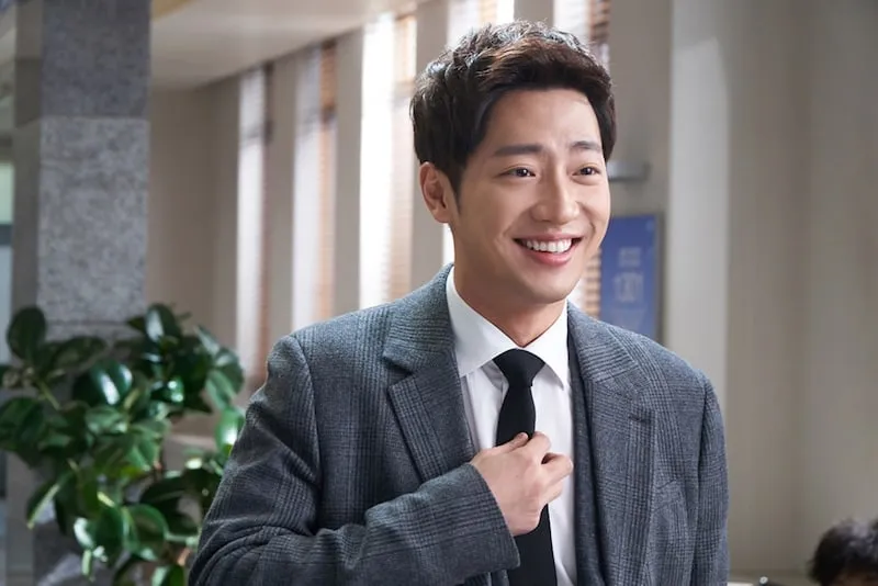 Lee Yoo Beom sosok pengacara di WHILE YOU WERE SLEEPING. © SBS