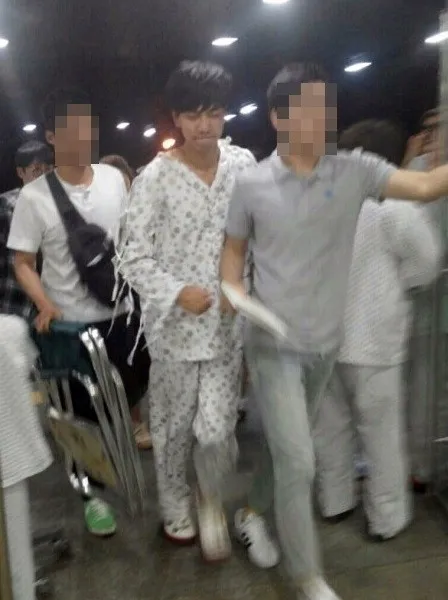 Foto Lee Seung Gi saat syuting salah satu adegan di rumah sakit @kpopstarz.com