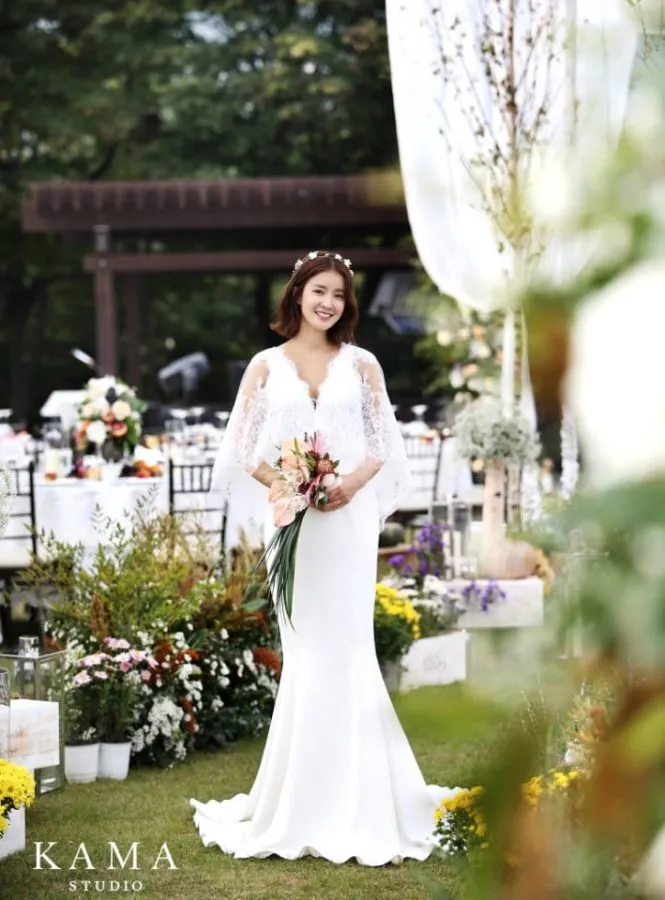 Lee Si Young terlihat cantik © KAMA Studio