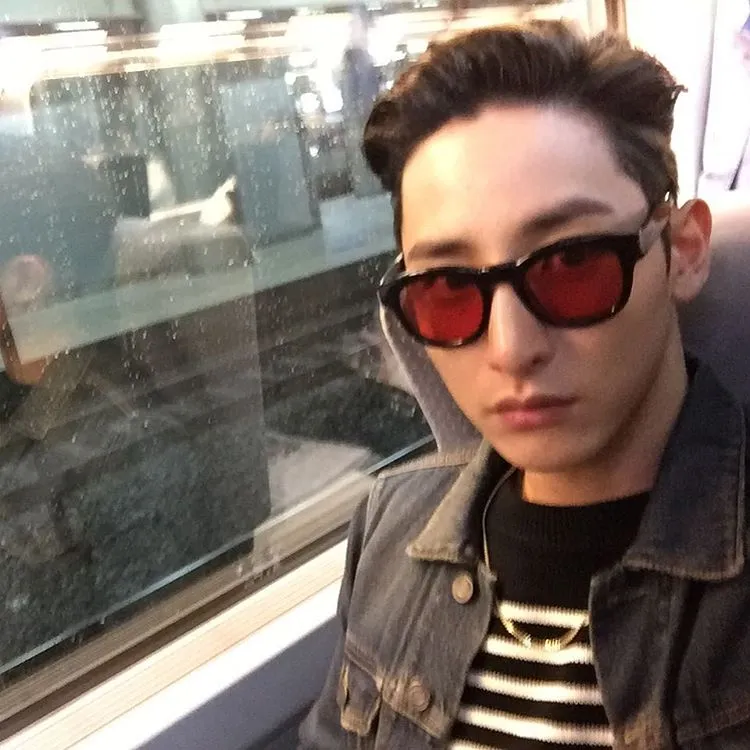 Lee Soo Hyuk saat berangkat menuju Busan. ©Instagram/leesoohyuk