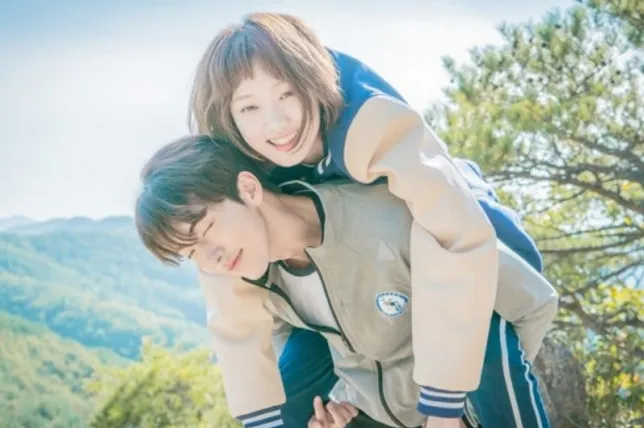 Nam Joo Hyuk piggyback ride Lee Sung Kyung © MBC