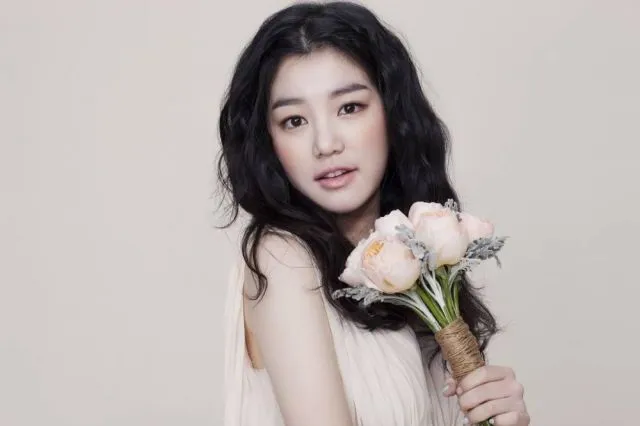 Lee Yoo Bi kabarnya menerima tawaran untuk jadi tokoh utama bersama Lee Jun Ki. ©soompi.com