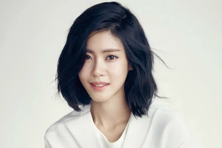 Selamat untuk aktris Lee Yoon Ji yang diumumkan hamil 3 bulan hari ini (25/5). ©soompi.com