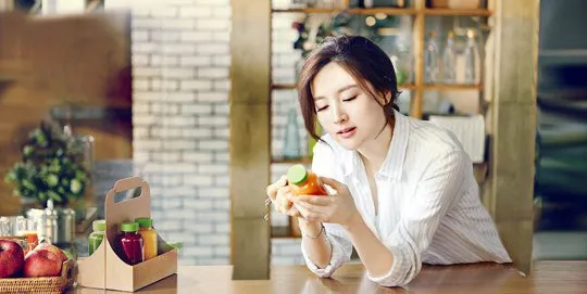 Lee Young Ae dalam iklan terbarunya, benar-benar cantik. @hancinema.net