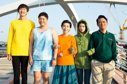 Lee Kwang Soo dan para bintang lainnya © soompi.com
