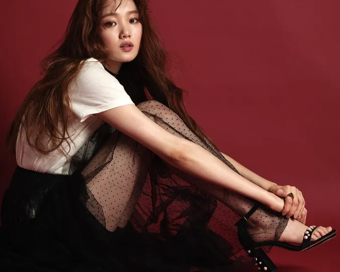 Lee Sung Kyung makin cantik menawan © W Magazine