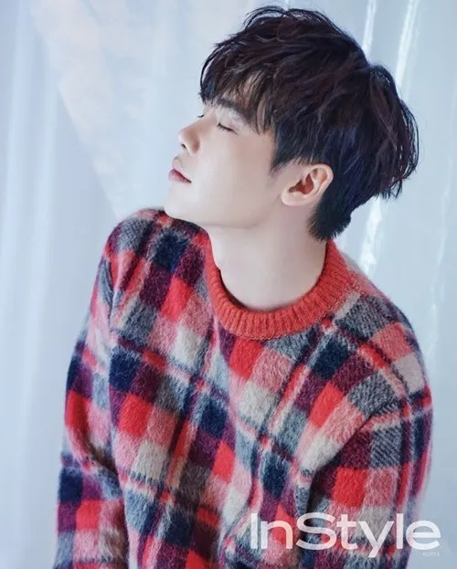 Lee Jong Suk sangat antusias saat bergabung dengan proyek W © InStyle