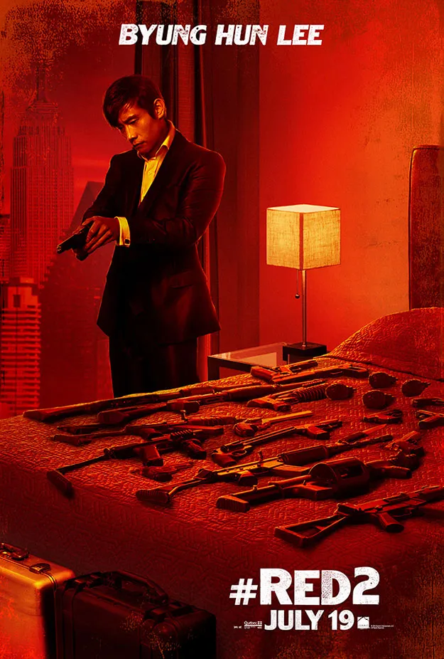 Lee Byung Hun dalam film Hollywood berjudul RED 2 (credit: Soompi)