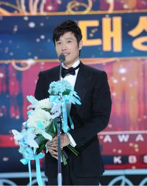 Lee Byung Hun menjadi aktor Korea papan atas hingga saat ini (credit: Chosun.com)