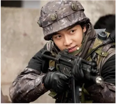 Lee Seung Gi saat menjalani wajib militer. ©Daum Cafe