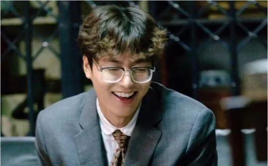 Lee Min Ho jadi cowok cupu di The Legend of The Blue Sea. ©SBS