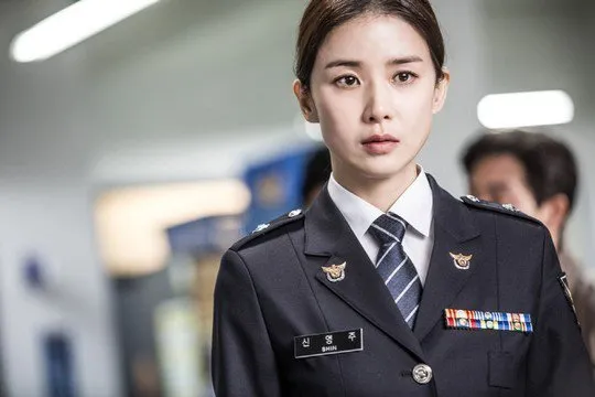 Lee Bo Young bertransformasi jadi polisi cantik dan tegas. ©allkpop.com