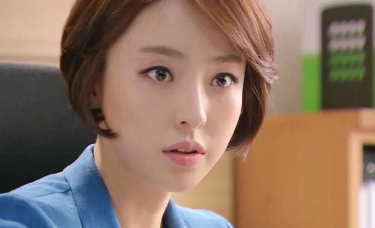 Lee Da Hee dirumorkan berpacaran dengan CEO agensinya.