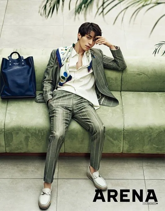 Lee Dong Wook di pemotretan terbaru. ©Arena Magazine
