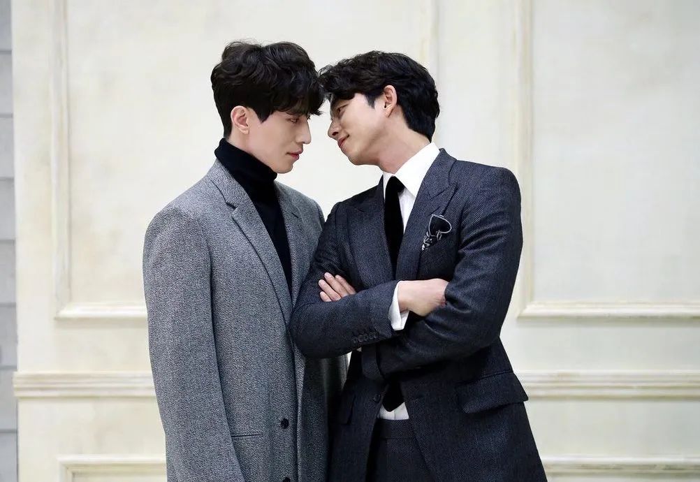 Lee Dong Wook dan Gong Yoo jadi teman baik © tvN