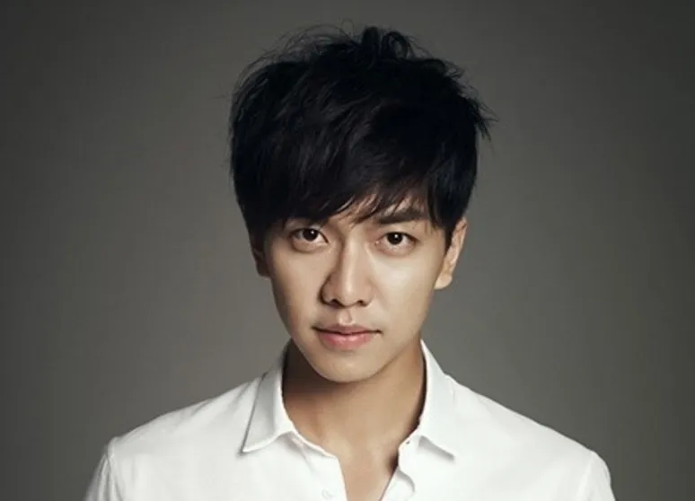 Lee Seung Gi diperkirakan pulang dari wajib militer tahun depan. © soompi.com