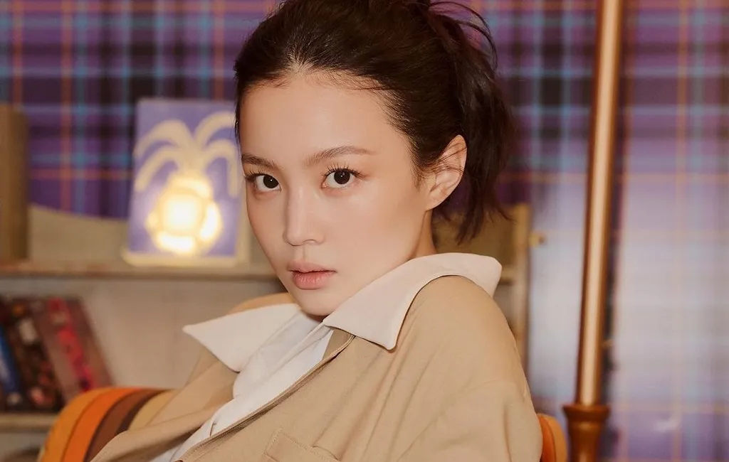 LeeHi - Am I Strange
