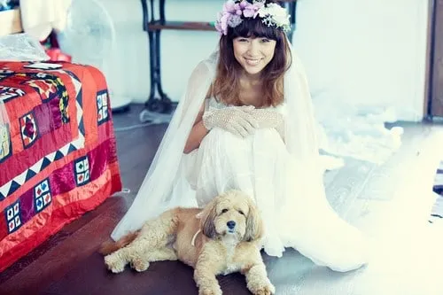 Dress pernikahan Lee Hyori yang harganya hanya satu jutaan. © soompi.com