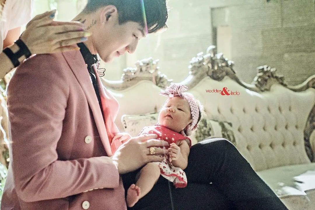 Lee Jeong Hoon dan putri kecilnya Kimora © Wedding & Indo