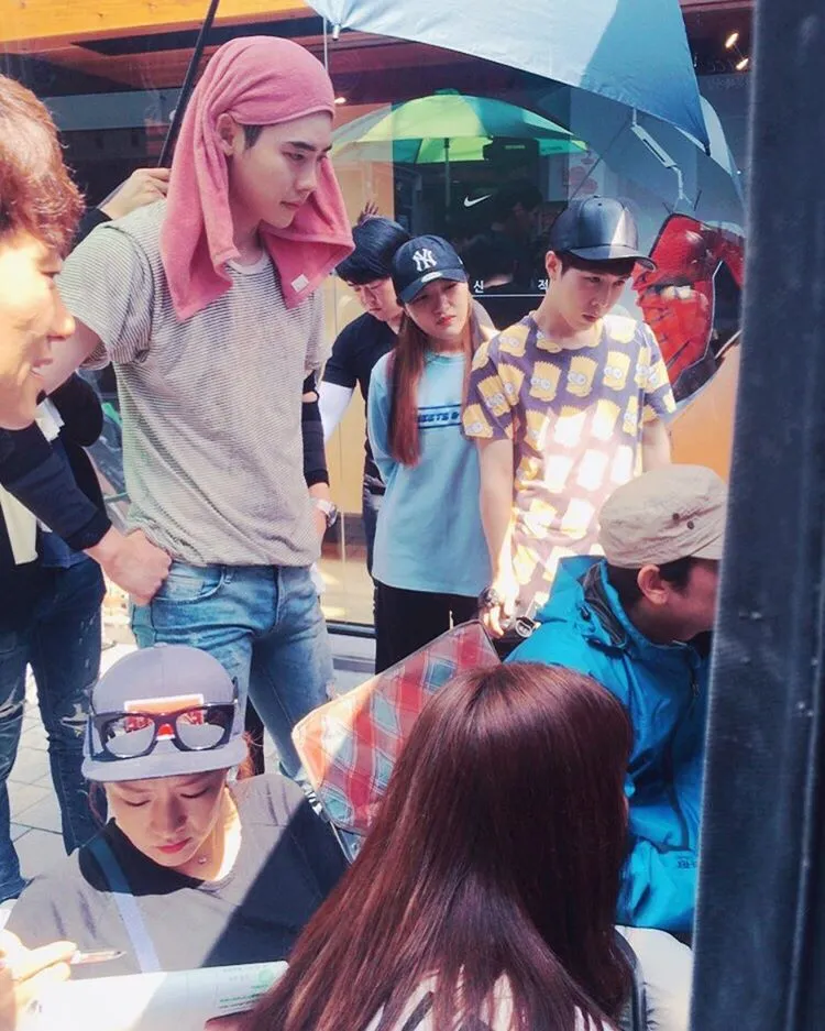 Lee Jong Suk di lokasi syuting W. ©Instagram/jongsuk0206