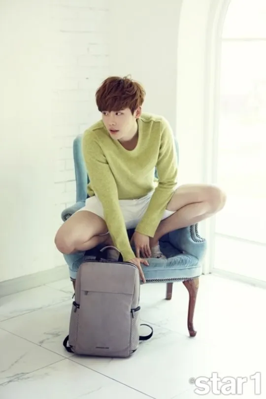 Lee Jong Suk mengungkapkan kriteria wanita idealnya. ©star1