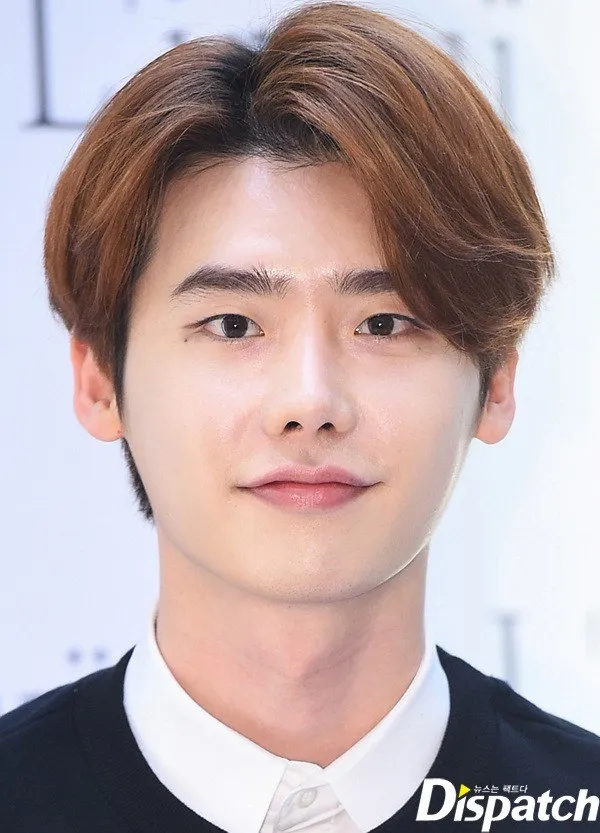 Lee Jong Suk dianggap punya kulit cerah alami © Dispatch