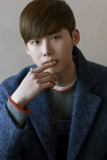 Lee Jong Suk jadi korban pencurian dan penipuan karena arsip pribadi yang bocor. ©hancinema.net