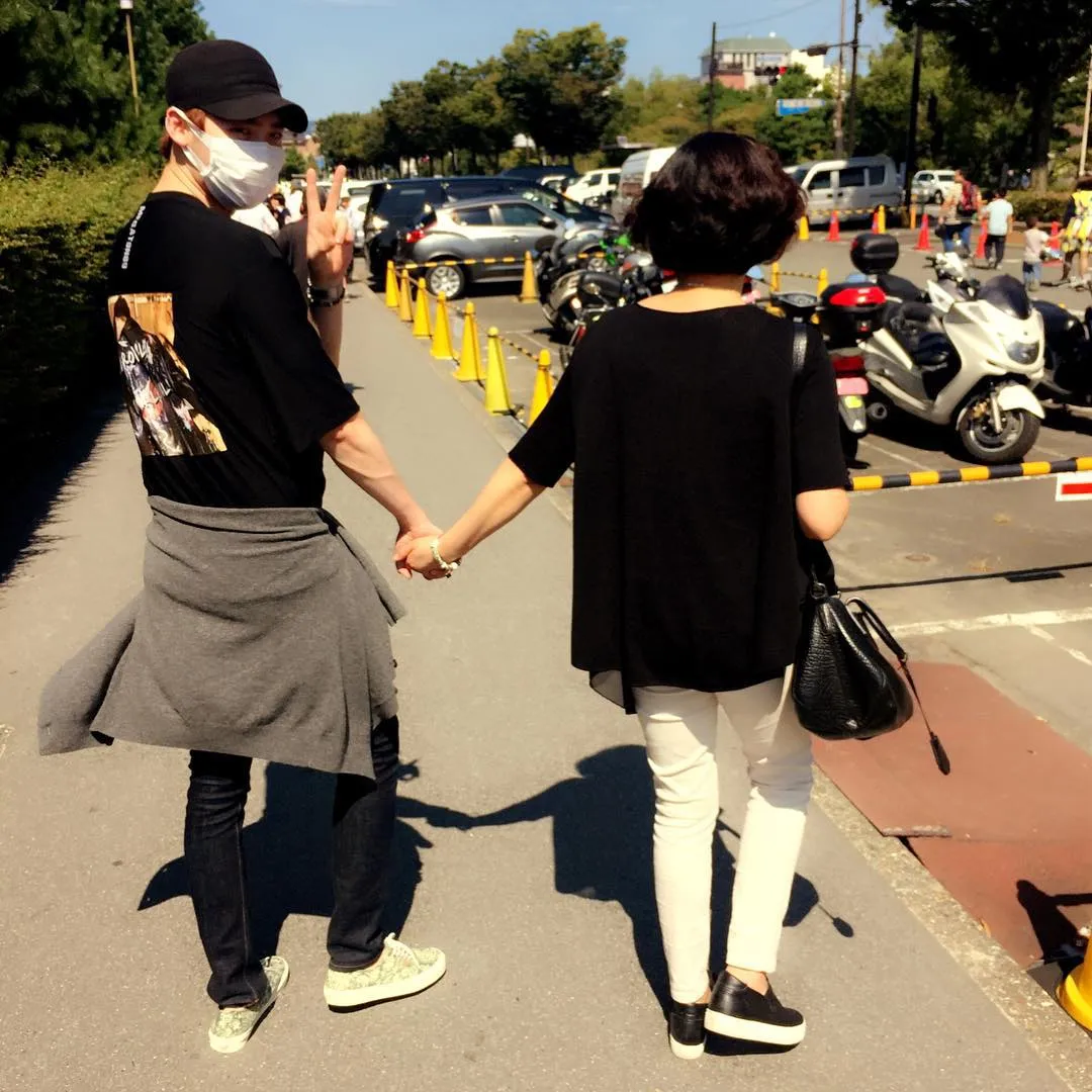 Lee Jong Suk quality time bareng ibunda, so sweet banget sih? © instagram/jongsuk0206