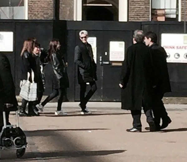 Di waktu yang bersamaan, Lee Jong Suk dan Park Shin Hye juga sedang lakukan pemotretan di London. ©dispatch.co.kr
