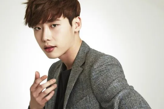 Lee Jong Suk dapat tawaran main di drama medis berjudul Beautiful Mind. ©soompi.com