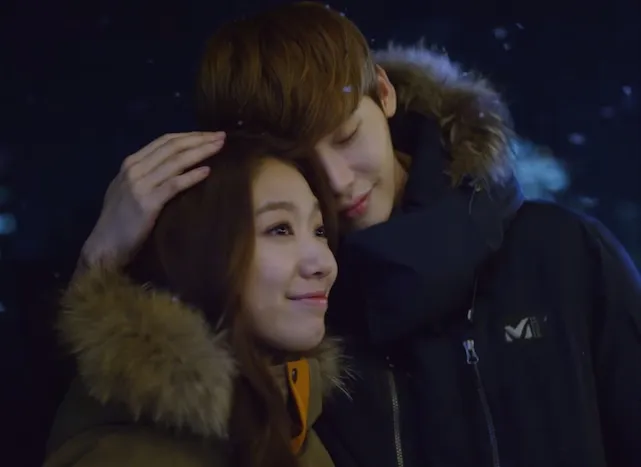 Lee Jong Suk dan Park Shin Hye mesra abis dalam iklan baru. © Korea Millet