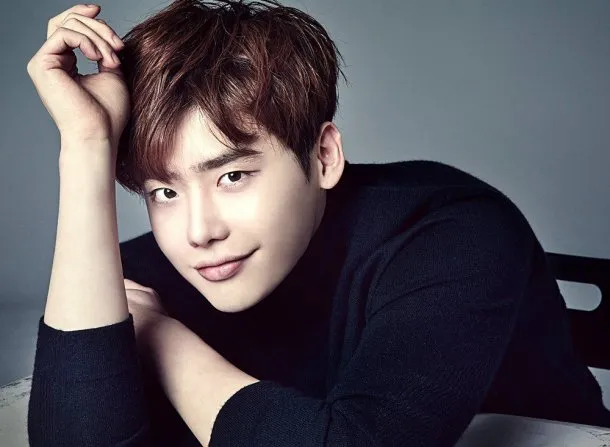 Lee Jong Suk kabarnya menyumbang miliaran kepada UNICEF. © soompi.com