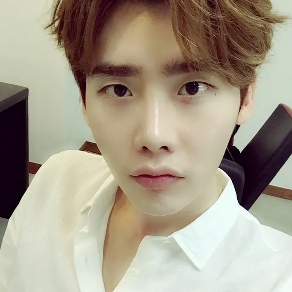 Foto update terbaru Lee Jong Suk di akun Instagramnya. ©Instagram Lee Jong Suk