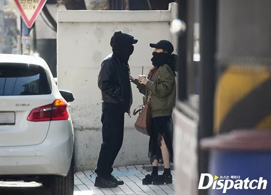 Lee Joon dan Jun So Min diduga terlibat cinlok usai sama-sama membintangi FATHER IS STRANGE.  © dispatch.co.kr