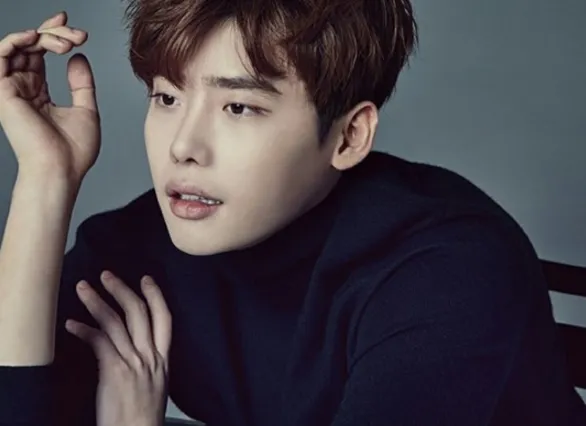 Lee Jong Suk memastikan diri berperan jadi karakter antagonis dalam VIP. ©soompi.com